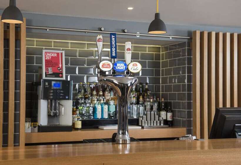 هتل Holiday Inn Express Edinburgh   Leith Waterfront, An Ihg