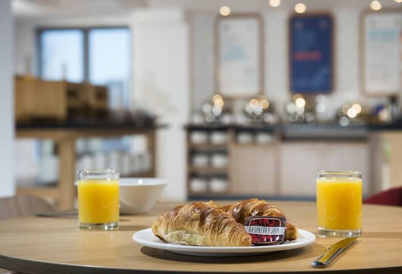 هتل Holiday Inn Express Edinburgh   Leith Waterfront, An Ihg