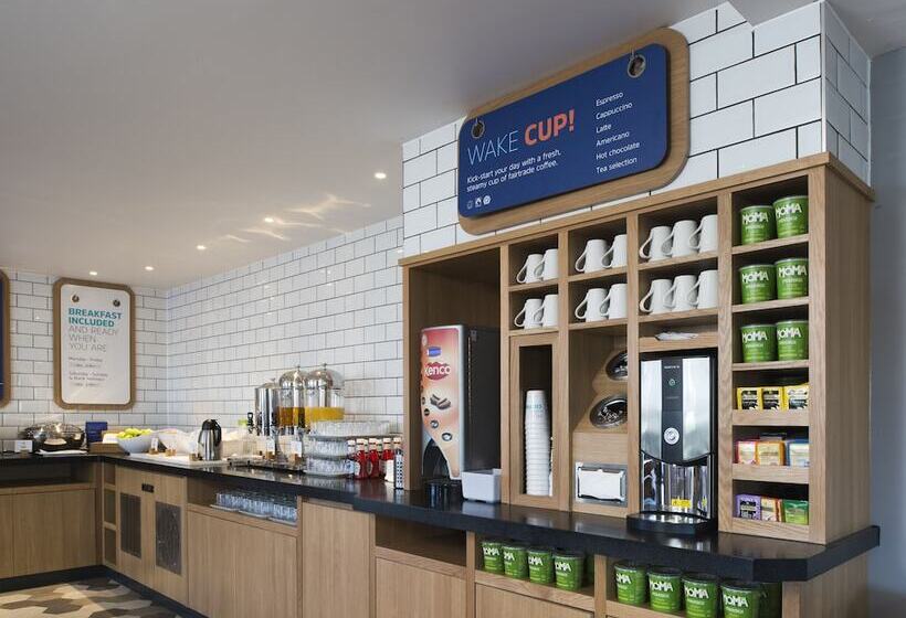 هتل Holiday Inn Express Edinburgh   Leith Waterfront, An Ihg