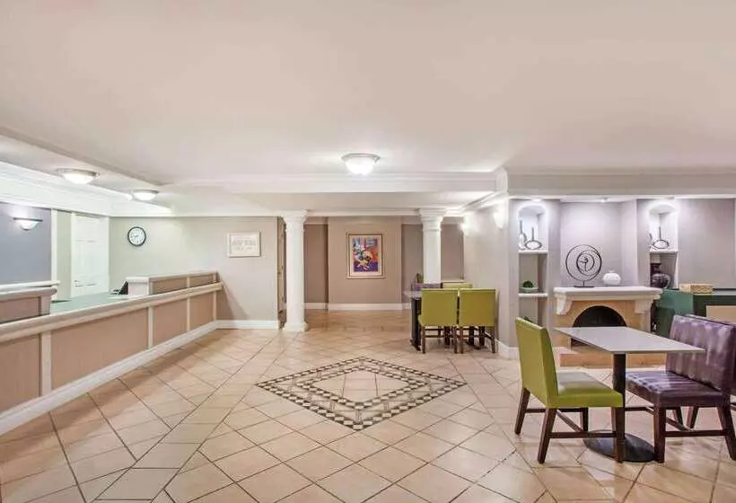 هتل Baymont By Wyndham Fort Myers Central