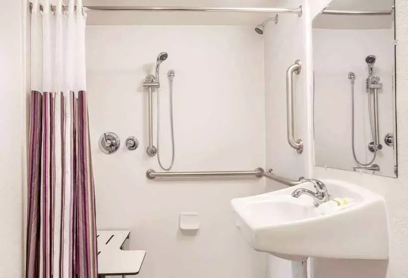 هتل Baymont By Wyndham Fort Myers Central