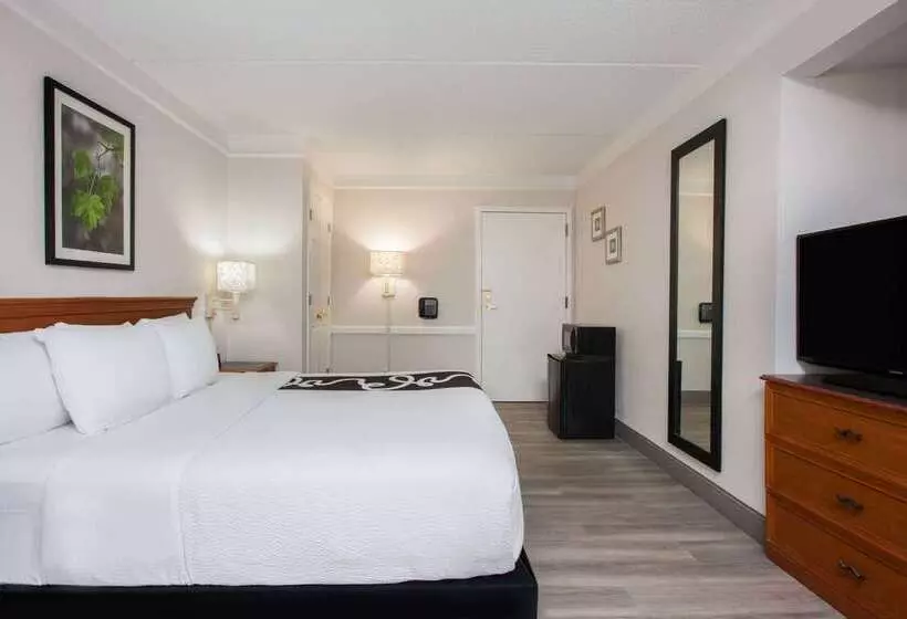 هتل Baymont By Wyndham Fort Myers Central