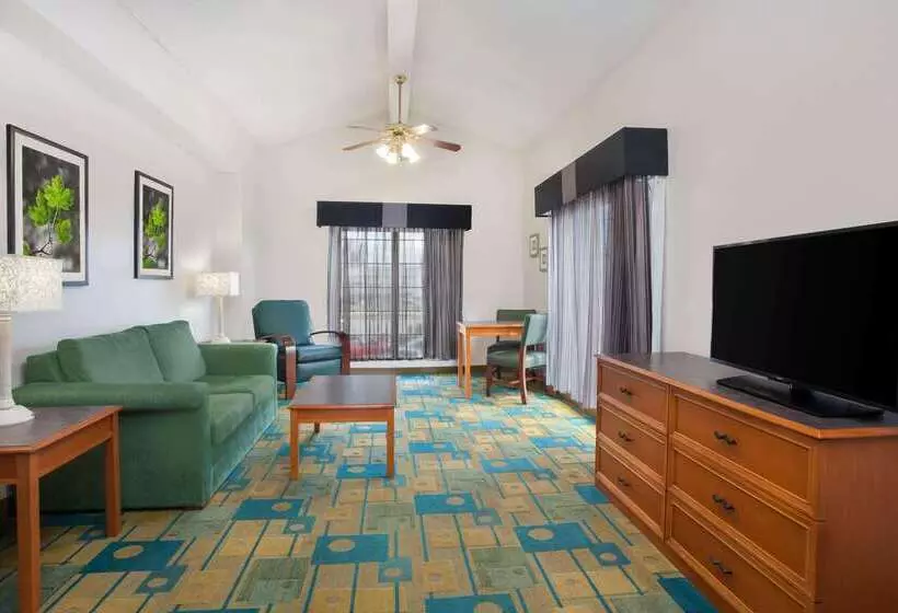 هتل Baymont By Wyndham Fort Myers Central