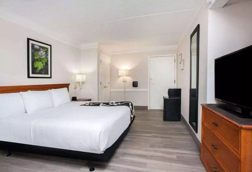 هتل Baymont By Wyndham Fort Myers Central