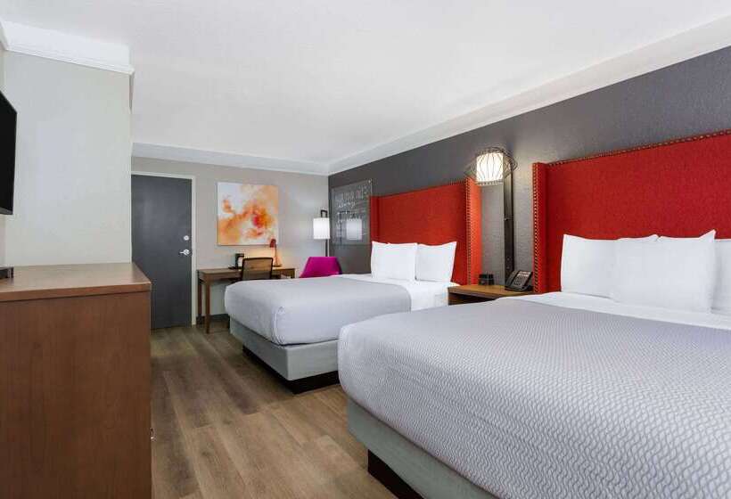 فندق La Quinta Inn By Wyndham Pensacola