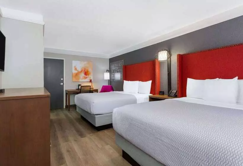 هتل La Quinta Inn By Wyndham Pensacola