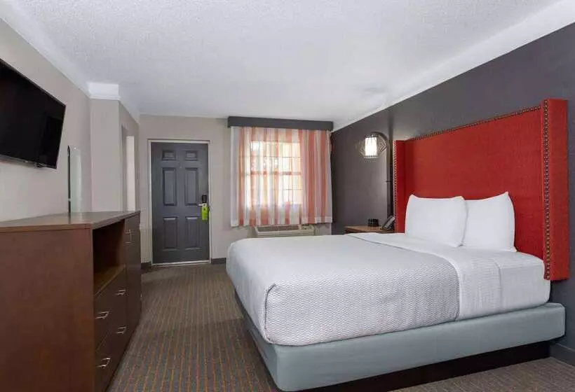 هتل La Quinta Inn By Wyndham Pensacola