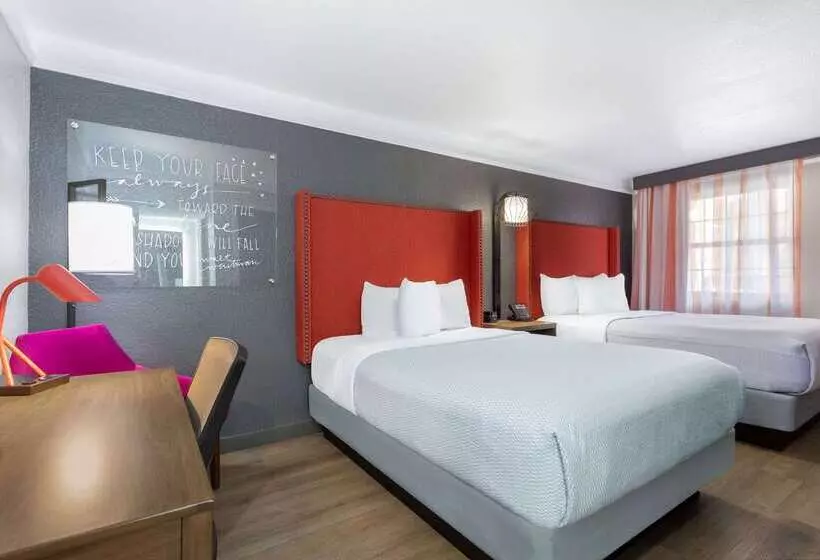 هتل La Quinta Inn By Wyndham Pensacola