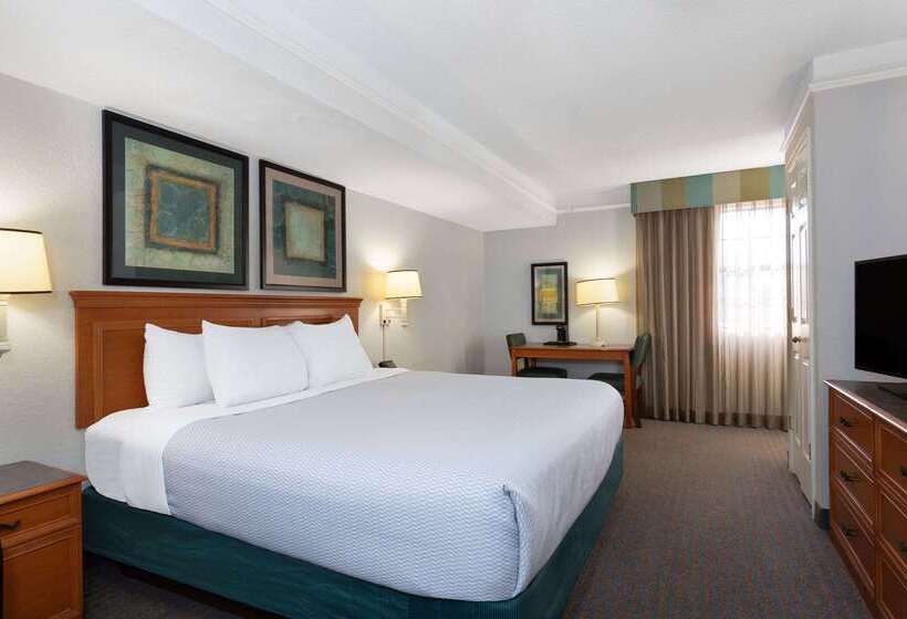 فندق La Quinta Inn By Wyndham Pensacola