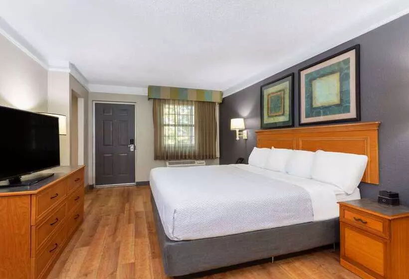 هتل La Quinta Inn By Wyndham Pensacola