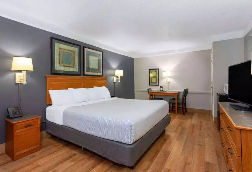 هتل La Quinta Inn By Wyndham Pensacola