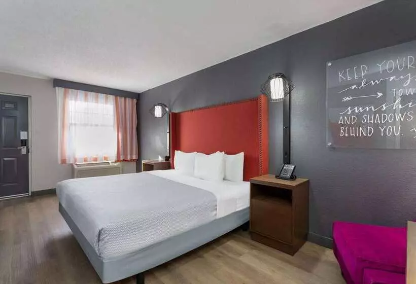 هتل La Quinta Inn By Wyndham Pensacola