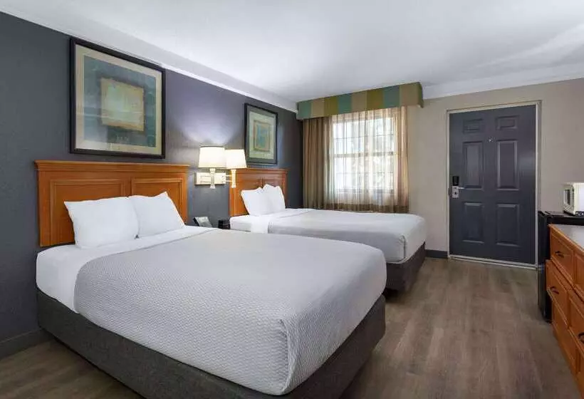 هتل La Quinta Inn By Wyndham Pensacola