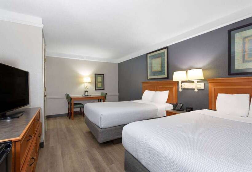 فندق La Quinta Inn By Wyndham Pensacola