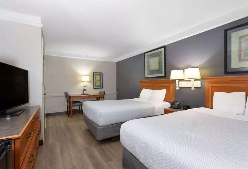 هتل La Quinta Inn By Wyndham Pensacola