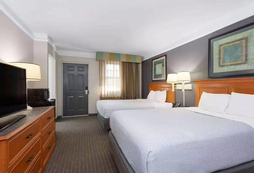 هتل La Quinta Inn By Wyndham Pensacola