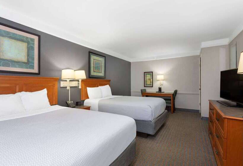 فندق La Quinta Inn By Wyndham Pensacola