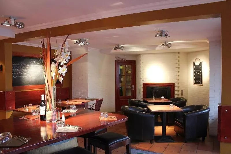 ホテル Logis Les Provinciales