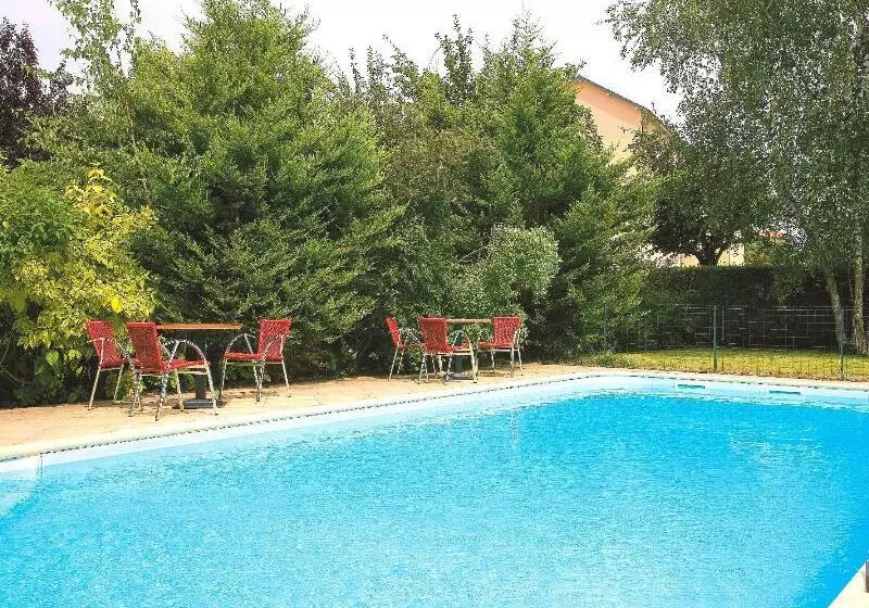 ホテル Logis Les Provinciales