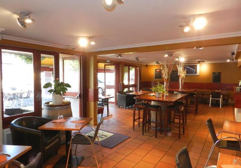 هتل Logis Les Provinciales