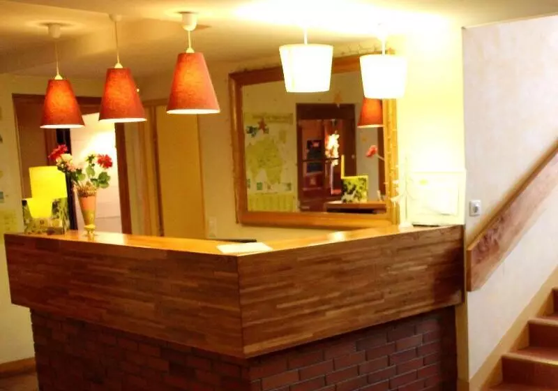 ホテル Logis Les Provinciales