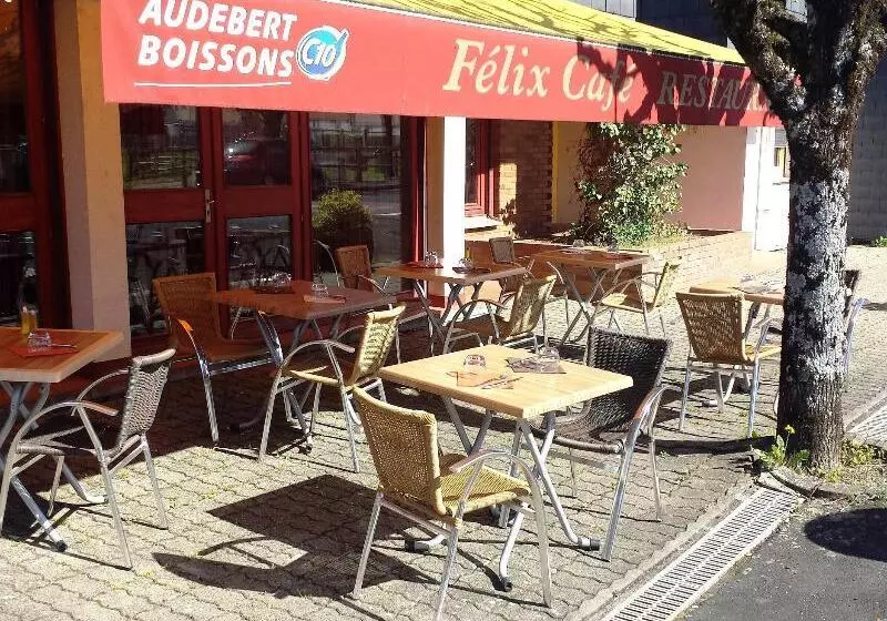 ホテル Logis Les Provinciales