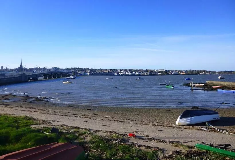 هتل Riverbank House