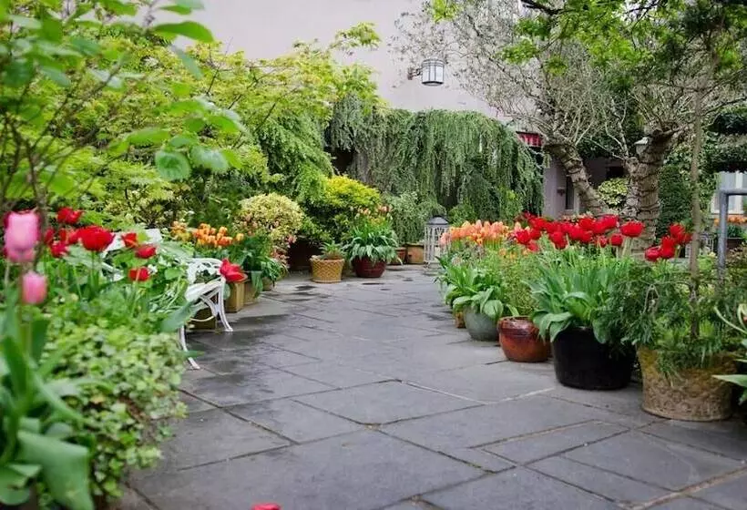 هتل Riverbank House