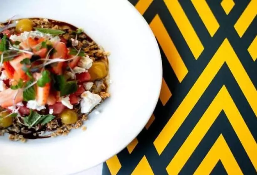 هتل Riverbank House