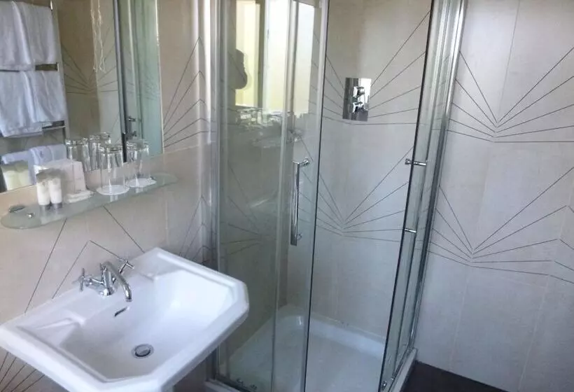 هتل Riverbank House