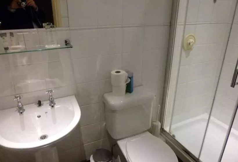 هتل Riverbank House