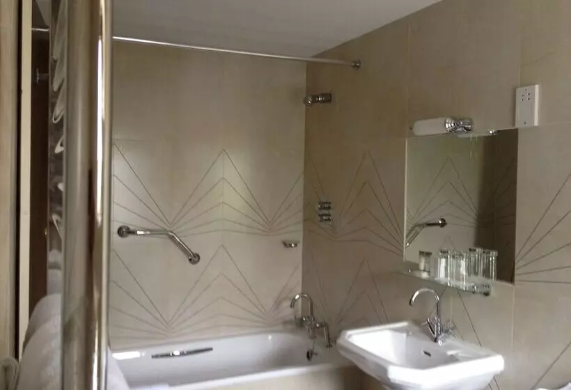 هتل Riverbank House