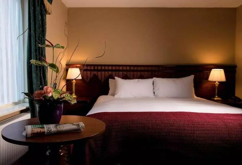 هتل Riverbank House