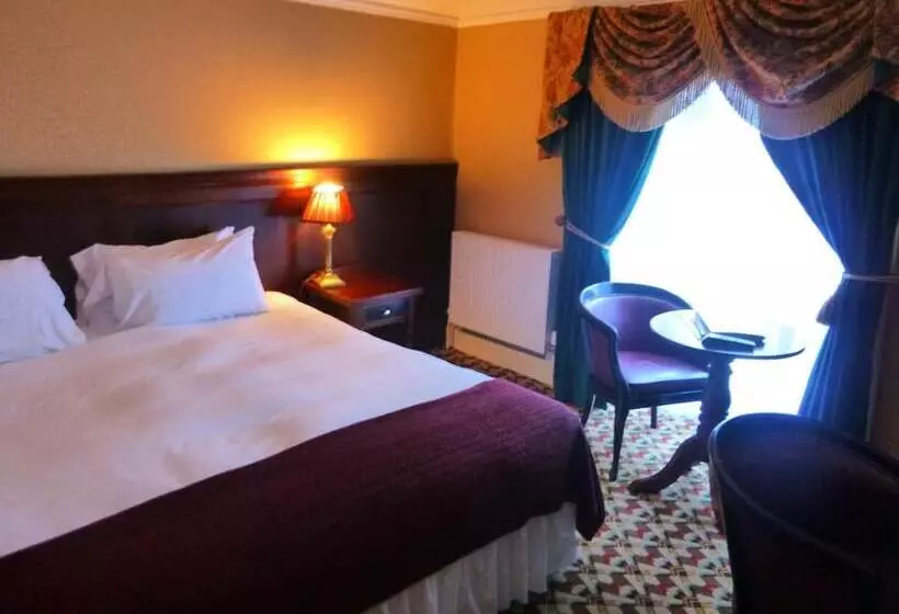 هتل Riverbank House