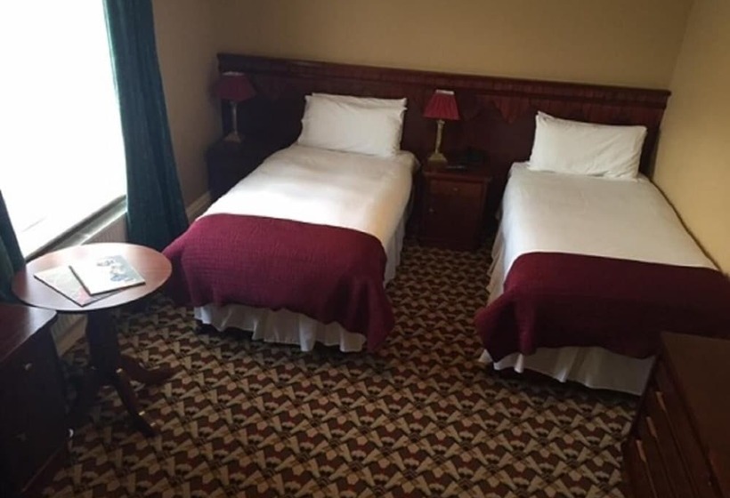 Отель Riverbank House