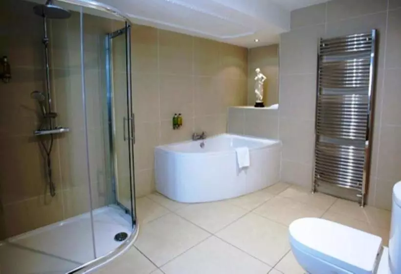 בית מלון כפרי Royal Court