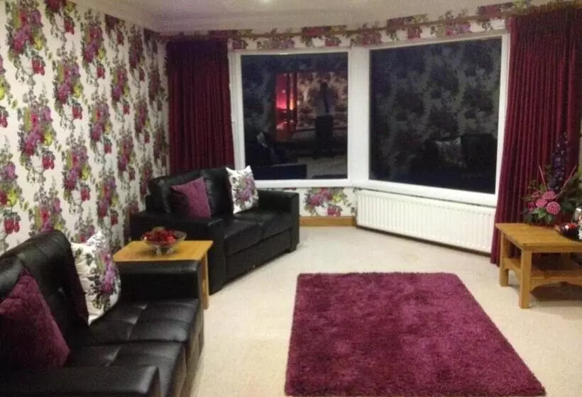 בית מלון כפרי Royal Court