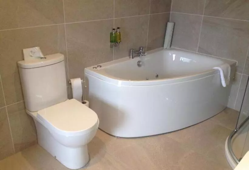 בית מלון כפרי Royal Court