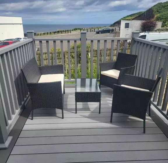 בית מלון כפרי Royal Court