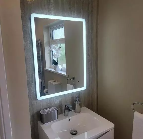 בית מלון כפרי Royal Court