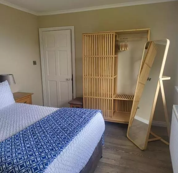 בית מלון כפרי Royal Court