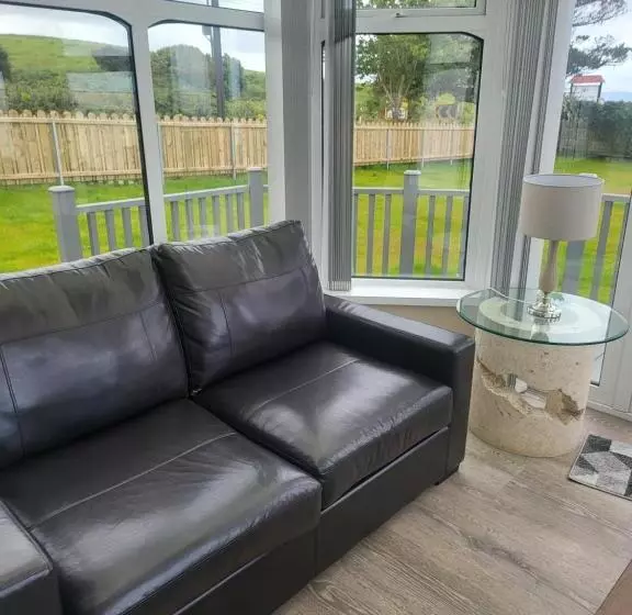 בית מלון כפרי Royal Court