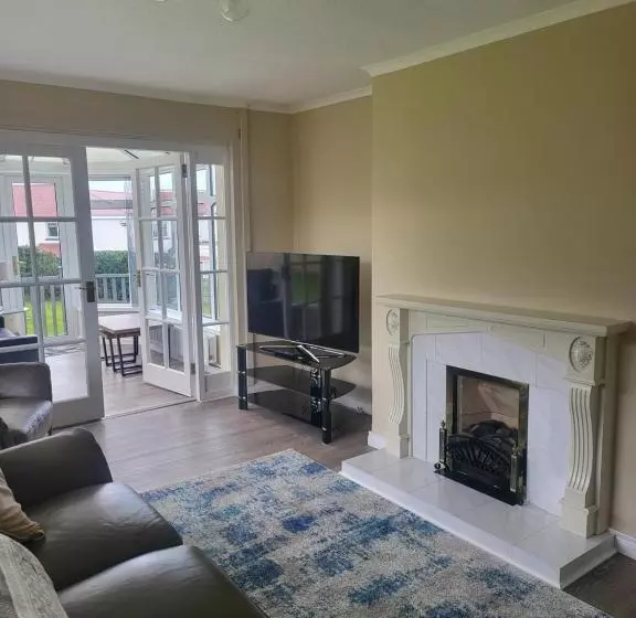 בית מלון כפרי Royal Court