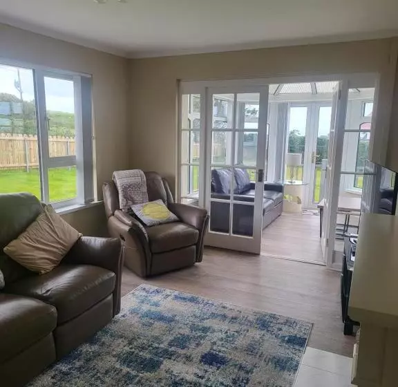 בית מלון כפרי Royal Court