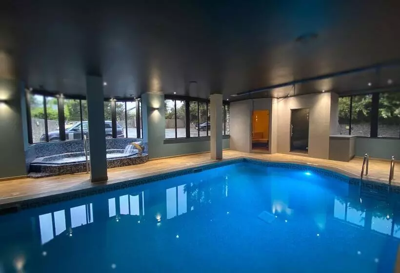 בית מלון כפרי Stonecross Manor