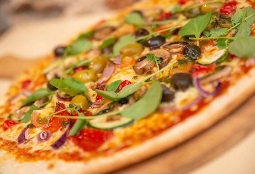 Отель The Riverside Park