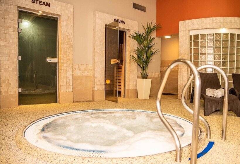 Отель The Riverside Park