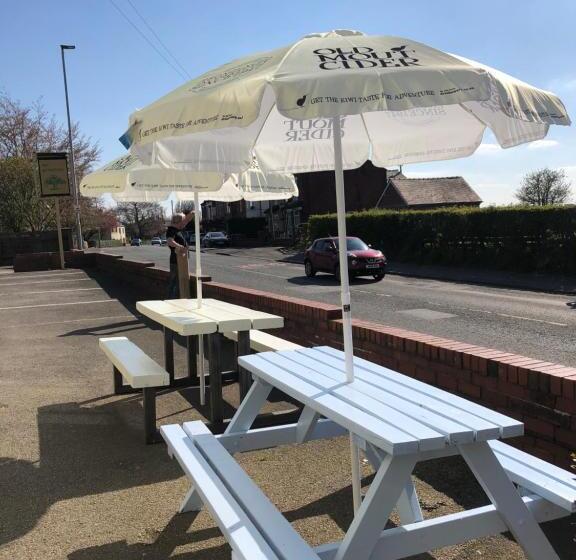 ユースホステル The Glazebury Bar And Restaurant With Accommodation