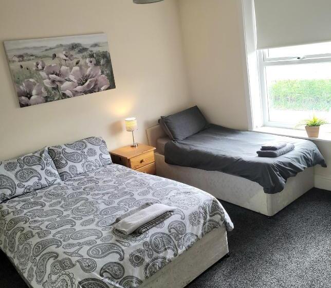 ユースホステル The Glazebury Bar And Restaurant With Accommodation