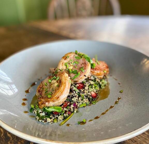 הוסטל The Lion At West Pennard